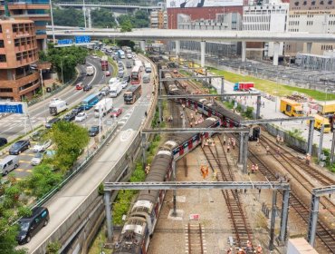 Un tren de pasajeros descarriló en pleno horario punta en Hong Kong