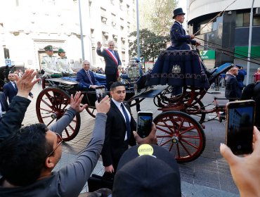 El doble chascarro que sufrió Piñera a bordo del carruaje presidencial