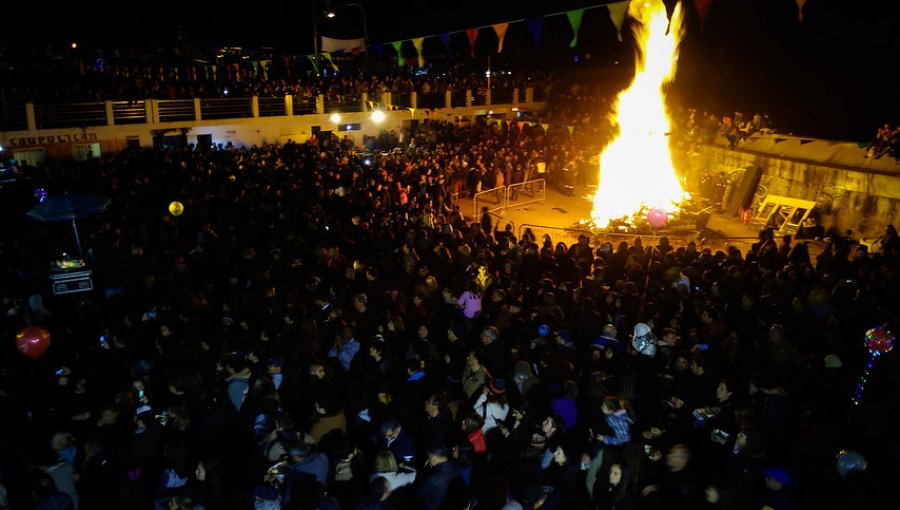 Más de 10 mil personas asistieron a la tradicional Fogata del Pescador de Valparaíso