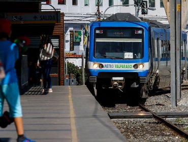 Matrimonio perdió a su bebé tras cierre de puertas en Metro de Valparaíso: lo recuperaron en la siguiente estación