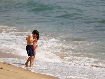 Turistas disfrutan de las Fiestas Patrias en la costa de Viña del Mar y Valparaíso