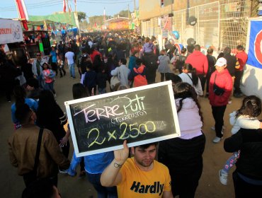 Gran afluencia de público han tenido las fondas del parque Alejo Barrios de Valparaíso