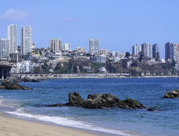 Sanitarias aseguran normal suministro de agua en balnearios pese a la sequía