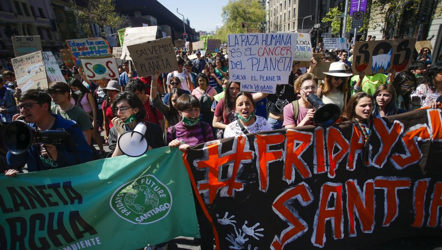 Marcha por cambio climático llamó al gobierno a terminar con centrales a carbón