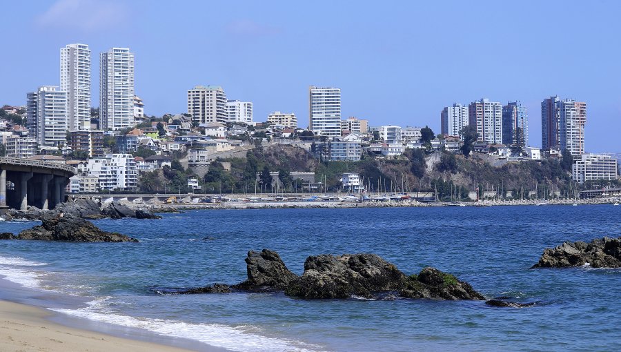 Sanitarias aseguran normal suministro de agua en balnearios pese a la sequía