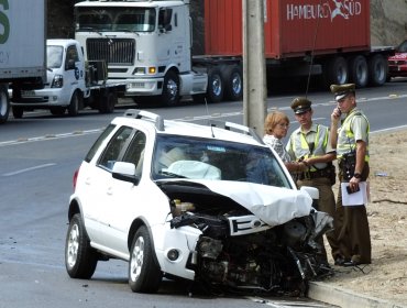 Dos heridos deja volcamiento de camioneta con conductora ebria