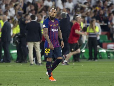 Vidal ingresó y cometió un penal en dura derrota del Barcelona ante el Granada