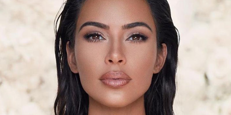 Impactantes imágenes de Kim Kardashian: Muestra su psoriasis en su cara y cuerpo