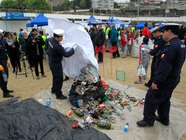 Escolares de Valparaíso se sumaron al Día Internacional de Limpieza de Playas