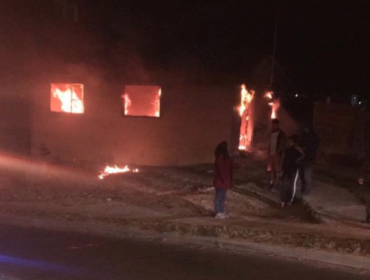 Incendio destruye una sede vecinal en el límite entre Valparaíso y Viña del Mar