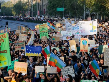 Más de treinta mil personas se sumaron a la marcha contra la crisis climática en Santiago