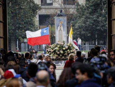 Piñera pide a escultura de la virgen de Fátima que "apacigüe el corazón de los violentos"