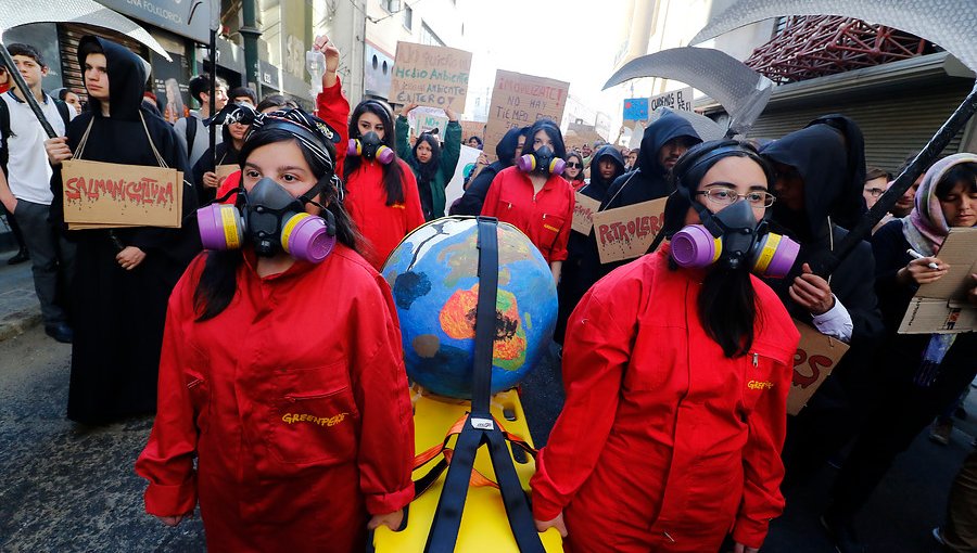 Más de cinco mil personas participaron en la marcha contra el cambio climático en Valparaíso