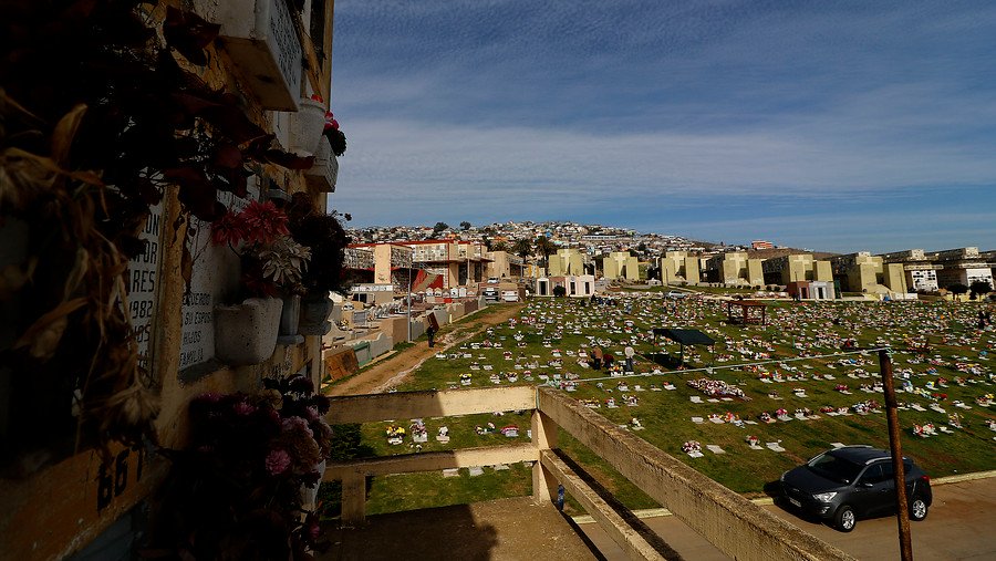 Soluciones a familias afectadas por inundaciones en cementerio de Playa Ancha serán acordadas caso a caso