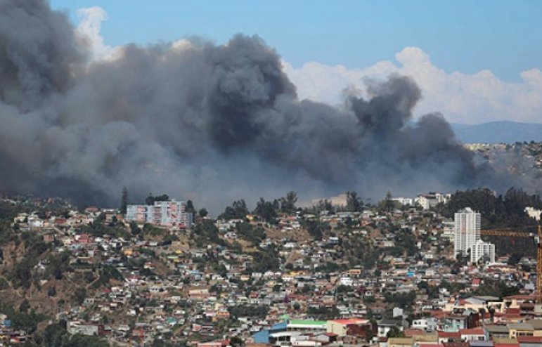 Condenado por megaincendio de 2013 en Valparaíso asegura que inmobiliaria lo obligó a mentir