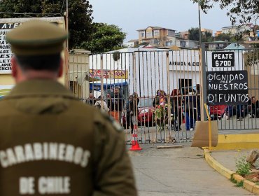 Grupo de afectados por inundaciones en cementerio de Valparaíso fueron desalojados: pernoctaban hace días en carpas