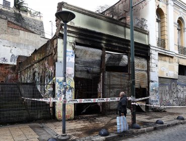 Incendio acabó con local de calle Serrano en Valparaíso