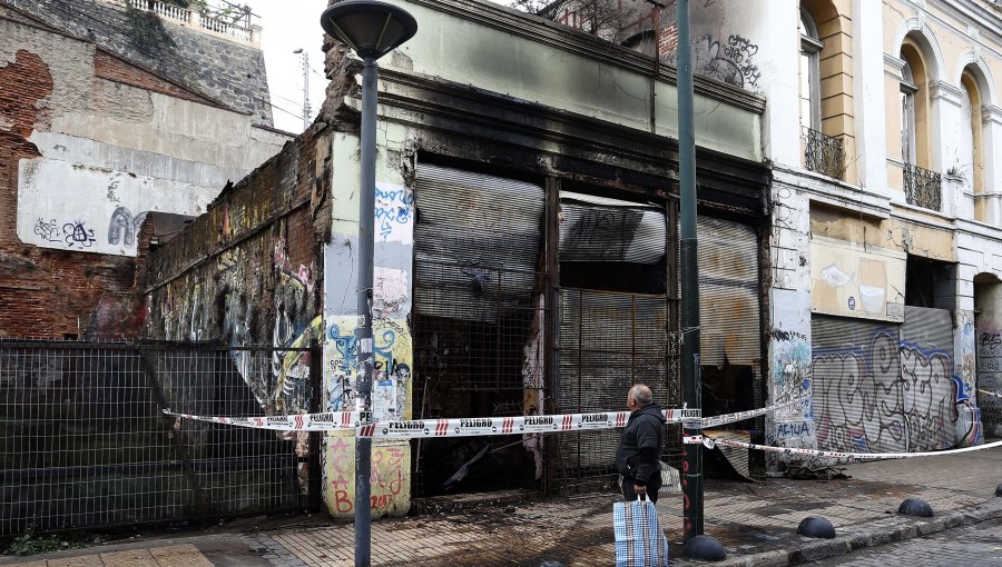 Incendio acabó con local de calle Serrano en Valparaíso