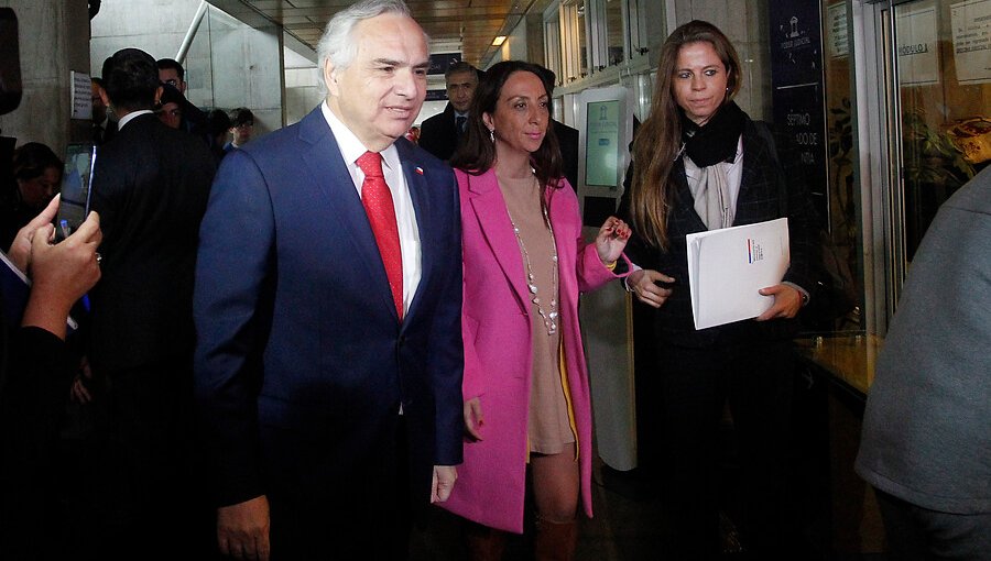 Gobierno presentó dos querellas por violentos ataques contra la prensa tras marcha en Santiago