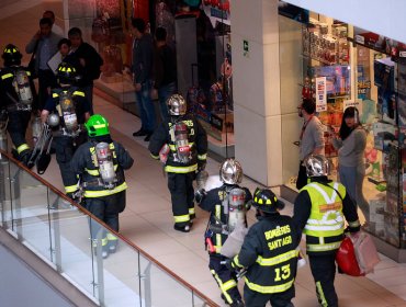 Confirman que joven se suicidó tras ingerir cianuro en baño del Costanera Center