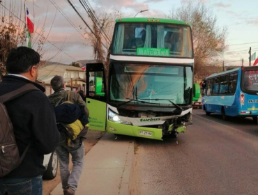 Joven fallece luego de colisión de alta energía entre vehículo menor y bus de TurBus en Villa Alemana