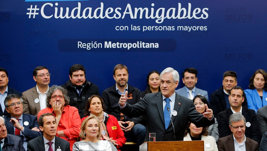 Presidente Piñera y primera dama firman compromiso de ciudades amigables con los adultos mayores