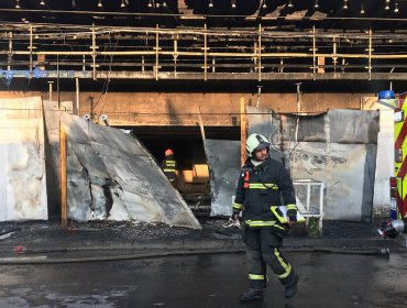 Bomberos controló incendio en construcción del barrio Franklin de Santiago