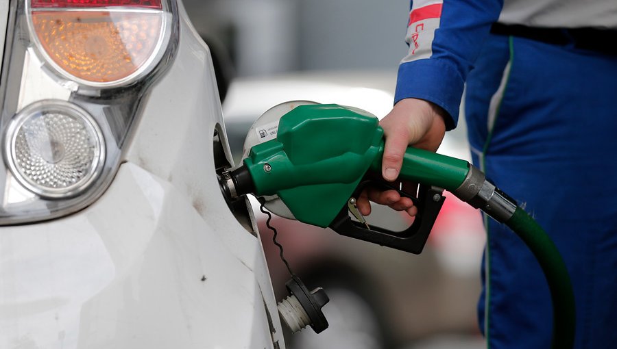 Precios de todos los combustibles sufrirán un alza a partir de este jueves 3