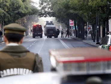 Encapuchados protagonizaron incidentes en las afueras del liceo Barros Borgoño de Santiago