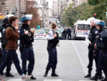 Policía mata a cuatro compañeros de prefectura tras ataque con un cuchillo en París