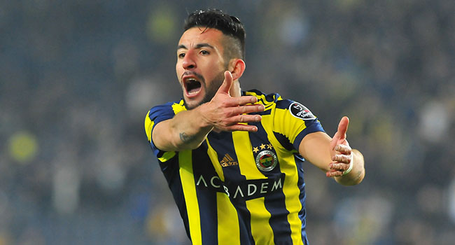 Mauricio Isla fue titular en la derrota como local del Fenerbahce ante el Antalyaspor