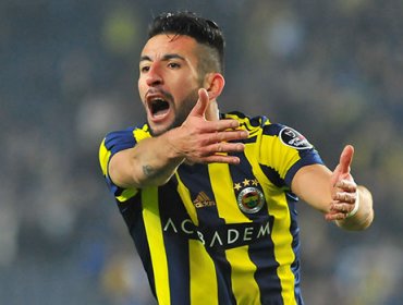 Mauricio Isla fue titular en la derrota como local del Fenerbahce ante el Antalyaspor