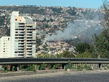 Incendio estructural destruyó vivienda de material ligero en sector Chorrillos de Viña del Mar