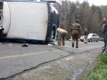 Tragedia en viaje de estudios: tres personas fallecieron tras volcamiento en La Araucanía