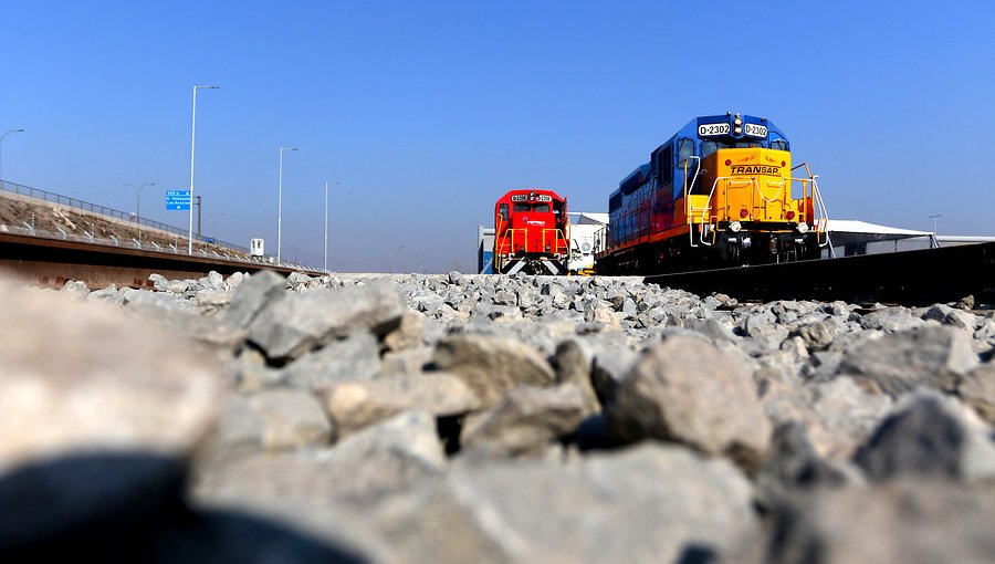 Hombre falleció tras ser impactado por tren de carga en Concepción: investigan posible suicidio