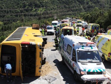 Confirman identidad de los 3 fallecidos en volcamiento de bus en La Araucanía