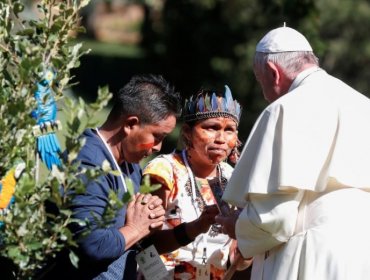 Papa Francisco pide a obispos que "cuiden mejor" a la Amazonía y a sus pueblos indígenas