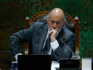 Iván Flores apuntó a la necesidad de elaborar una nueva Constitución tras disputa entre la Suprema y el TC