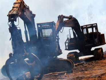 Ataque incendiario afectó a dos máquina agrícolas y un camión en La Araucanía