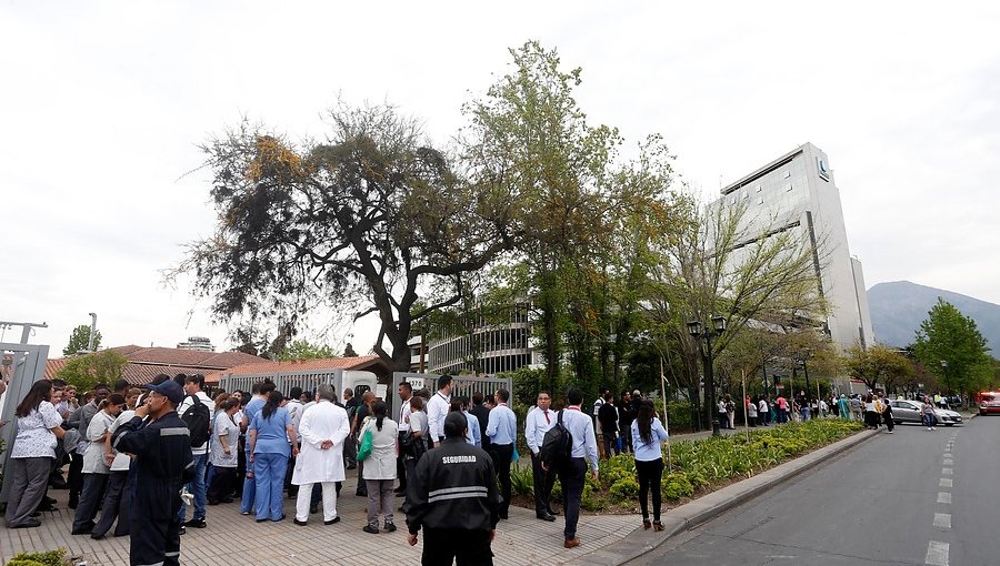 Clínica Alemana de Vitacura fue evacuada por presunta emanación de gas