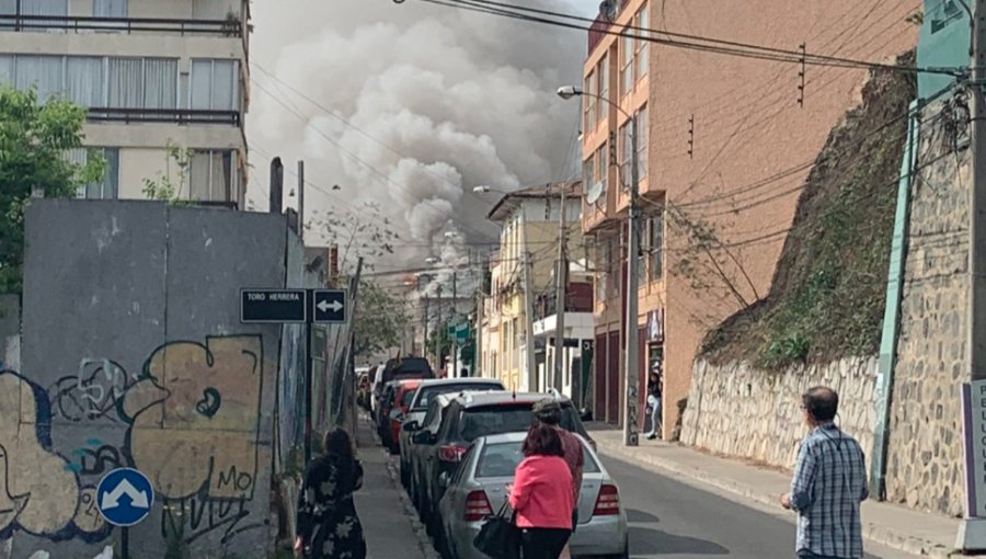 Incendio consumió inmueble del Hogar de Cristo en Viña del Mar: menores fueron evacuados