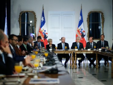 Senadores oficialistas criticaron al Ejecutivo por creación de Mesa del Agua: "Soluciones deben buscarse en el Congreso"