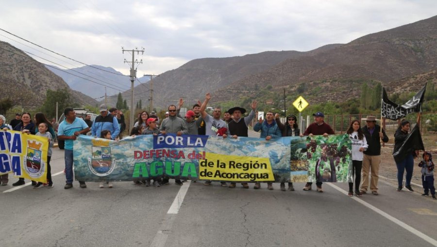 Crisis hídrica: Vecinos de comuna de San Esteban se toman ruta internacional