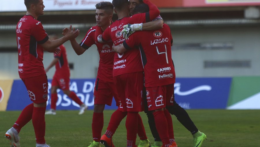 Ñublense remontó para meterse en liguilla ante un Valdivia que se hunde en la B