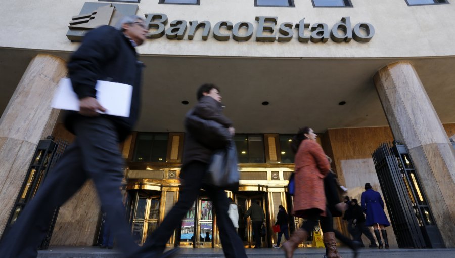 Indemnizan con $4 millones a funcionarios por violento simulacro en Banco Estado