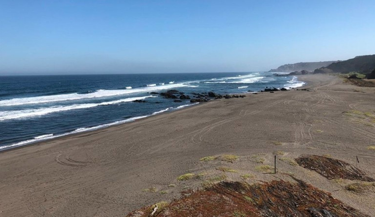 Bienes Nacionales establece que acceso a playa Mónaco de Pichilemu debe ser vehicular