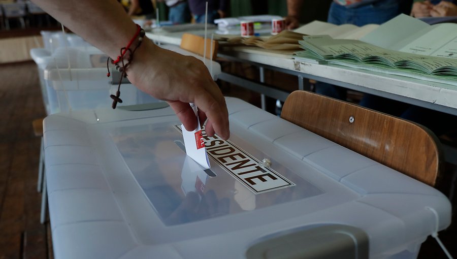 Aprueban en general proyecto que rebaja la edad para votar en elecciones presidenciales y municipales