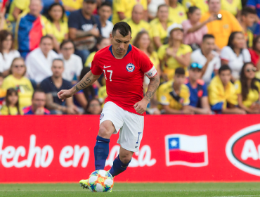 Gary Medel se perdería los amistosos de noviembre de la Roja por lesión