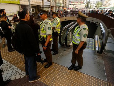 Turba de 150 estudiantes causó daños en metro Santa Ana: Hubo cuatro detenidos