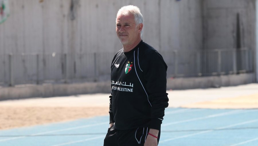 Ivo Basay renovó contrato por una temporada más como entrenador de Palestino